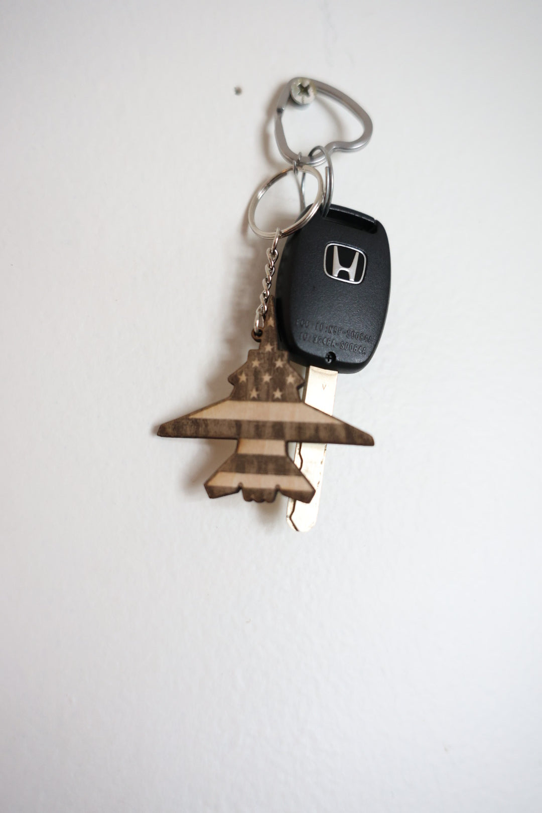American Flag Fighter Jet Wooden Keychain – Patriotic Military Gift