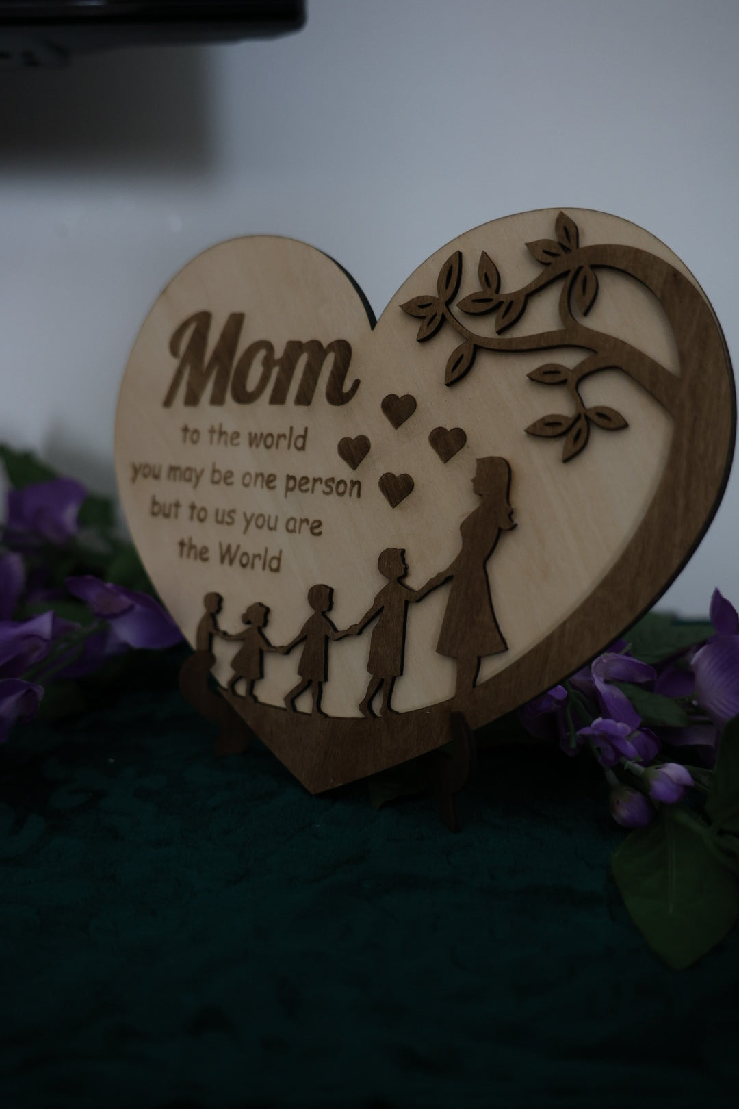 Mom Heart Wooden Sign – Laser Cut Mother & Children Decorative Gift with Stand