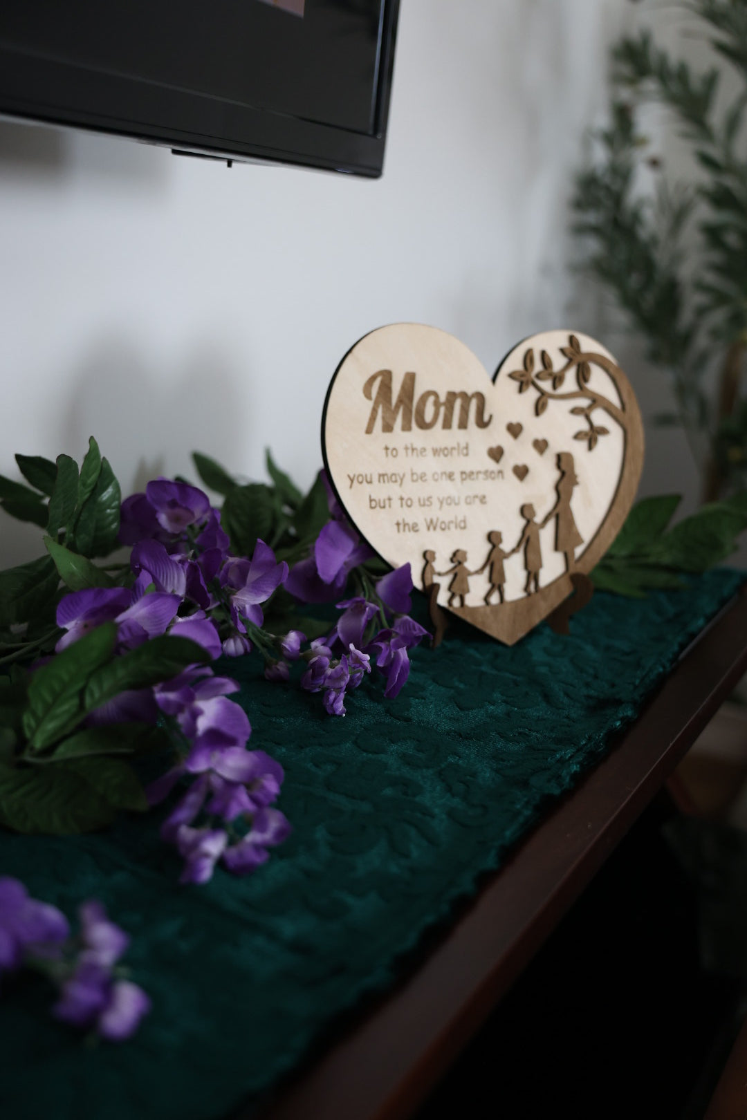 Mom Heart Wooden Sign – Laser Cut Mother & Children Decorative Gift with Stand