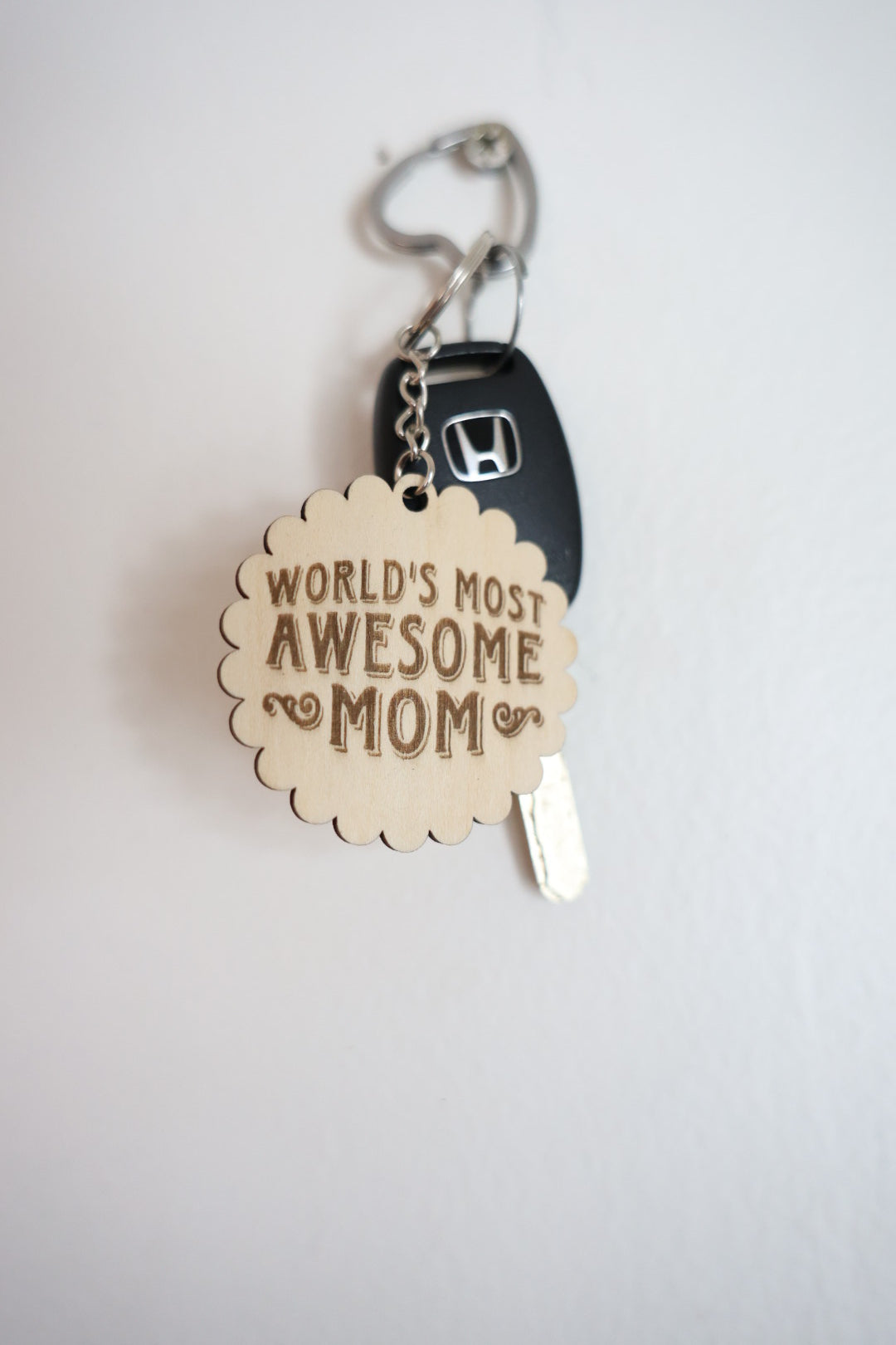 Mom Appreciation Wooden Keychain Gift Set – 2 Pack Laser Engraved